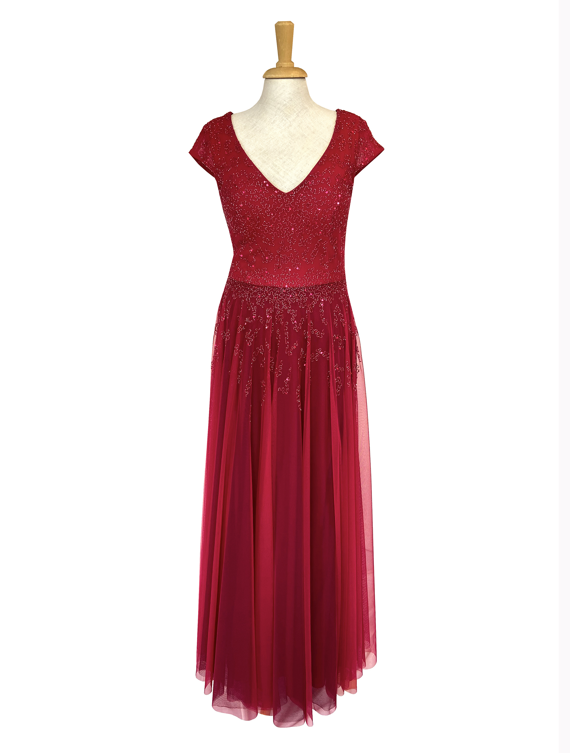 Lange avondjurken: Rode jurk van tule met kraaltjes maat 40